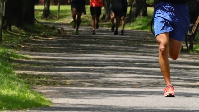 マラソンを走っている選手たち