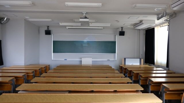 誰もいない教室